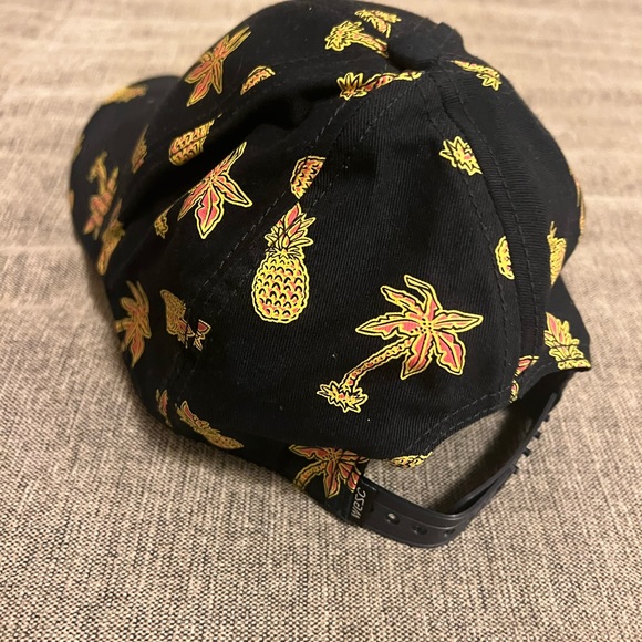 SnapBack pineapple hat - Picture 2 of 3
